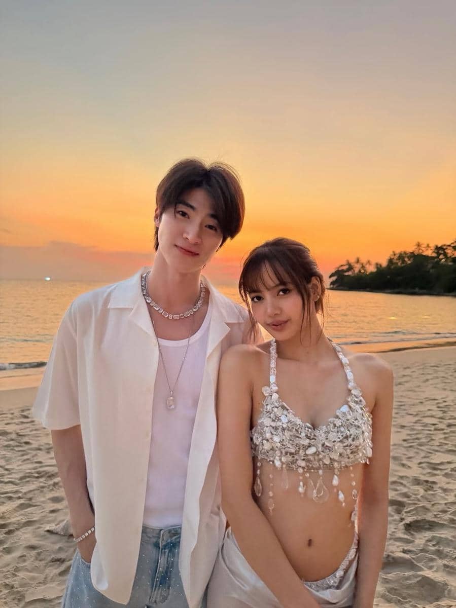 potret Blue Pongtiwat dan Lisa BLACKPINK