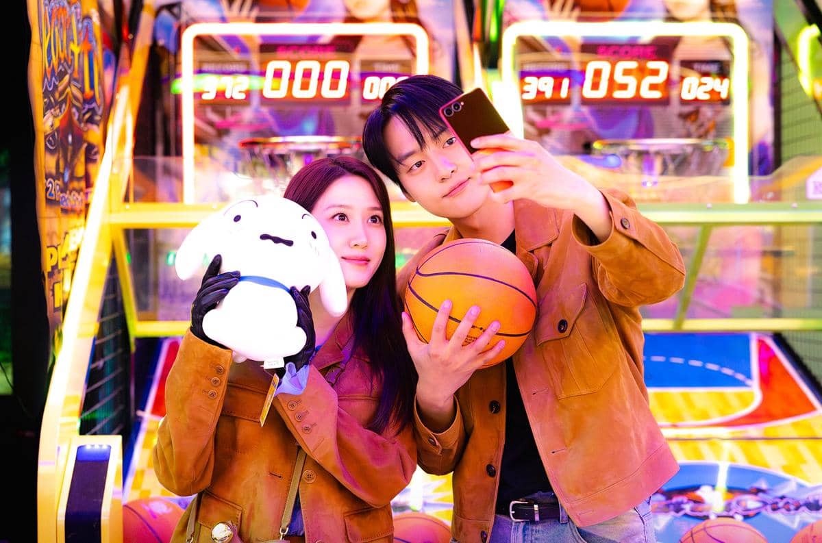 Still cut drama Korea Spooky in Love dari unggahan akun Instagram tvN Drama yang menampilkan adegan serial tersebut.