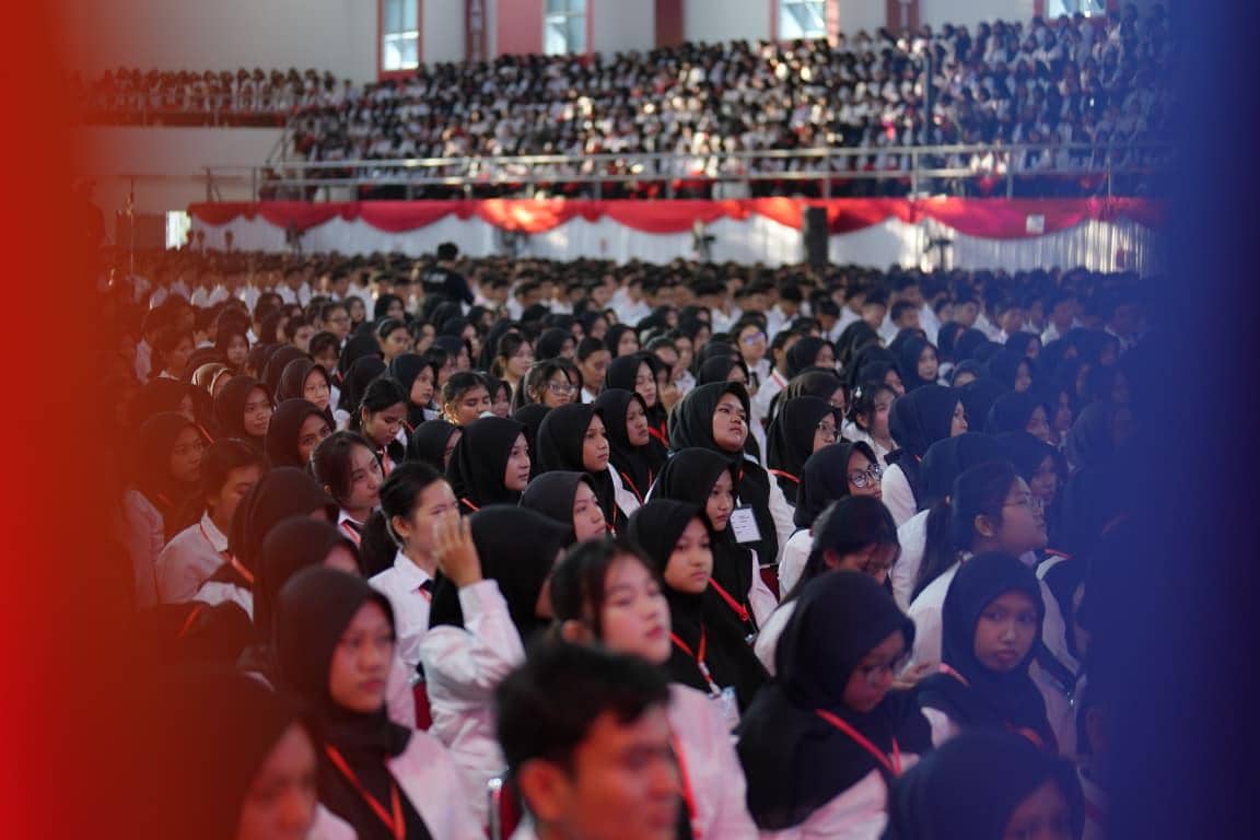 Suasana acara penerimaan mahasiswa baru Universitas Hasanuddin pada 11 Agustus 2026.