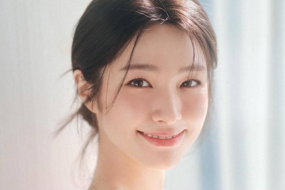Jadi Kontroversi, Agensi Minta Maaf Bantah Kakek Buyut Ha Young Pro-Jepang