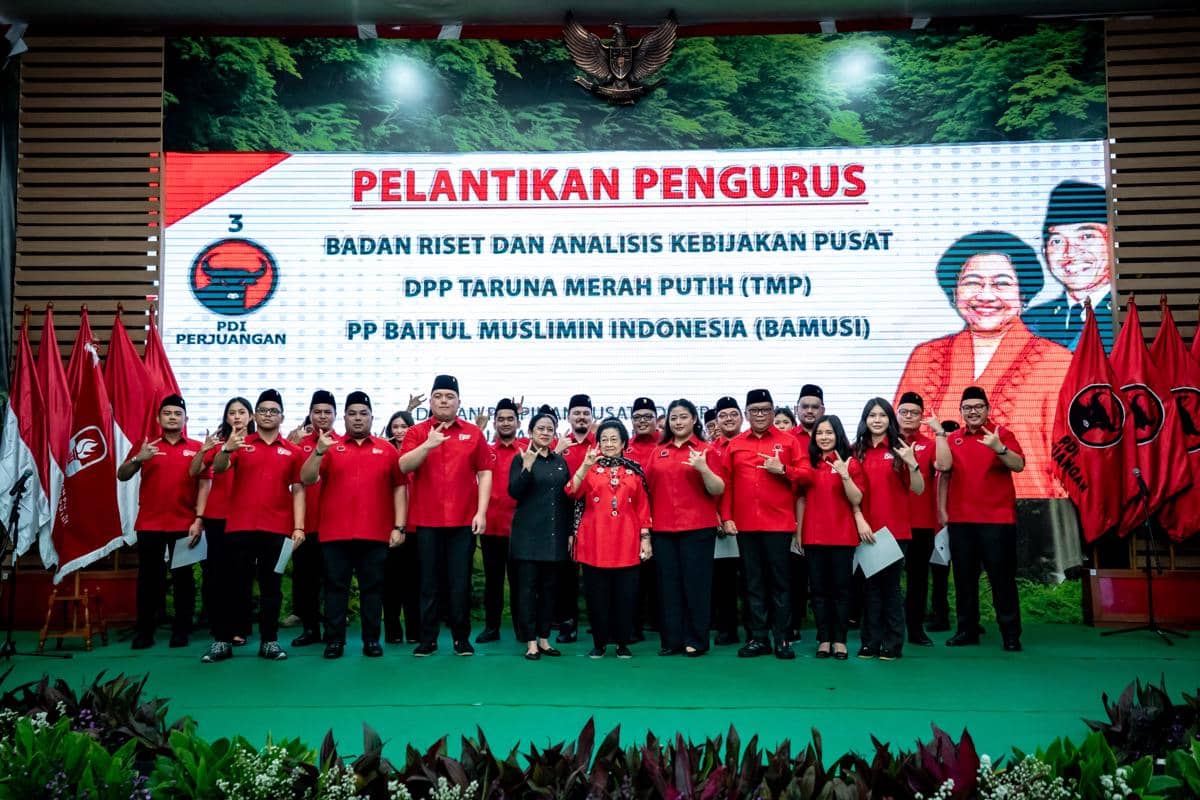 Gaet Pemilih Muda di 2029, PDIP Lantik Taruna Merah Putih