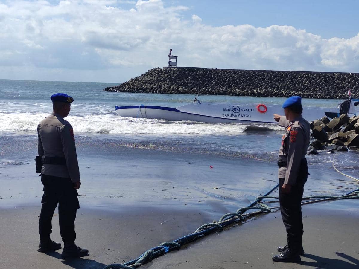 Kapal Kargo Sepanjang 22,5 Meter Tenggelam di Perairan Padanggalak