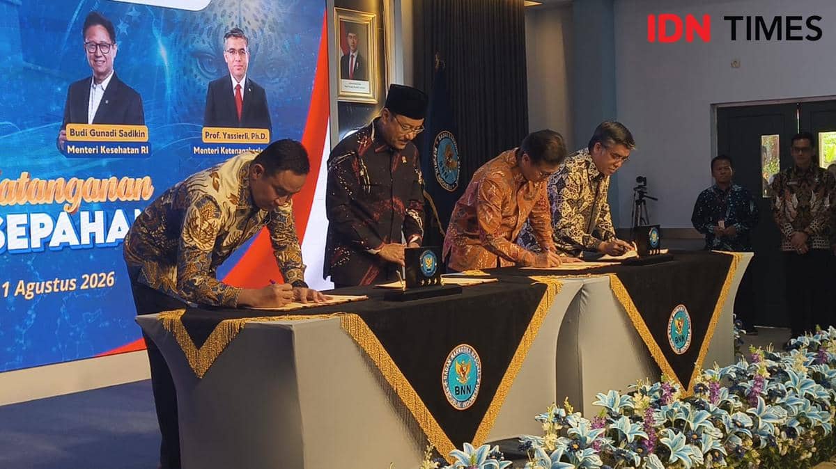 Para perwakilan empat kementerian menandatangani nota kesepahaman dalam acara di PPSMD BNN Bogor.