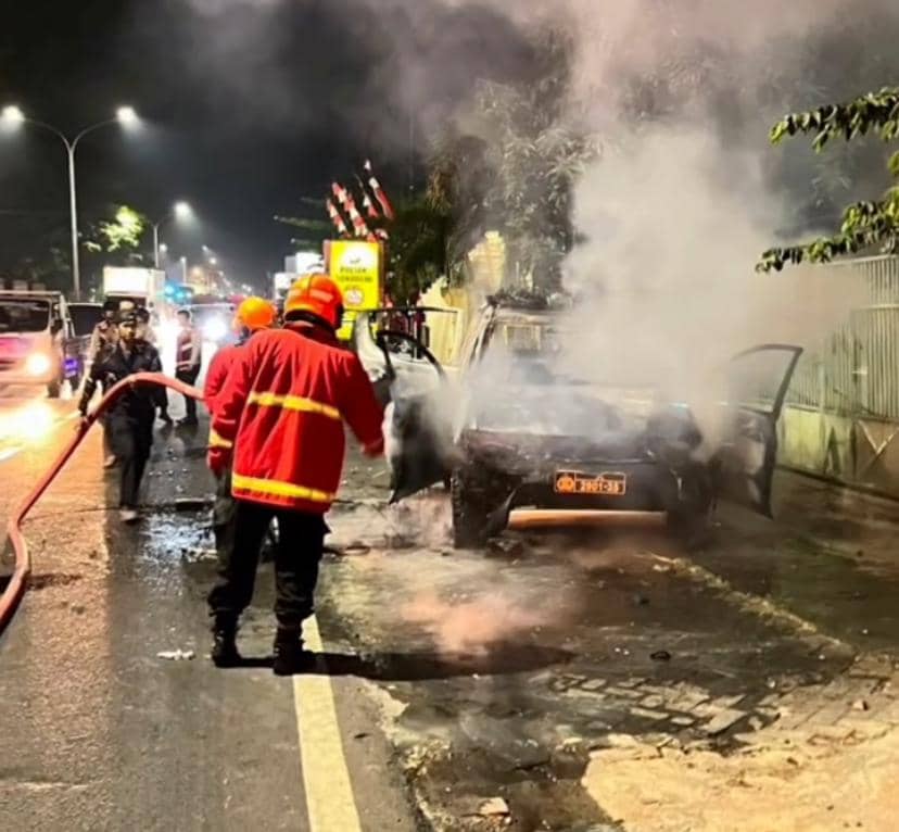 Bentrok di Pasuruan, 3 Mobil Polisi Dibakar-Dirusak