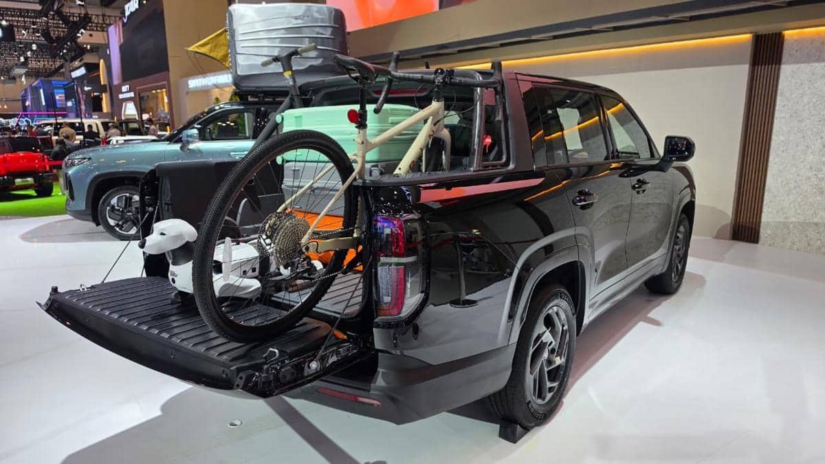Mode double cab Chery Tiggo V memperlihatkan konfigurasi kabin ganda pada kendaraan pikap untuk mobilitas harian.