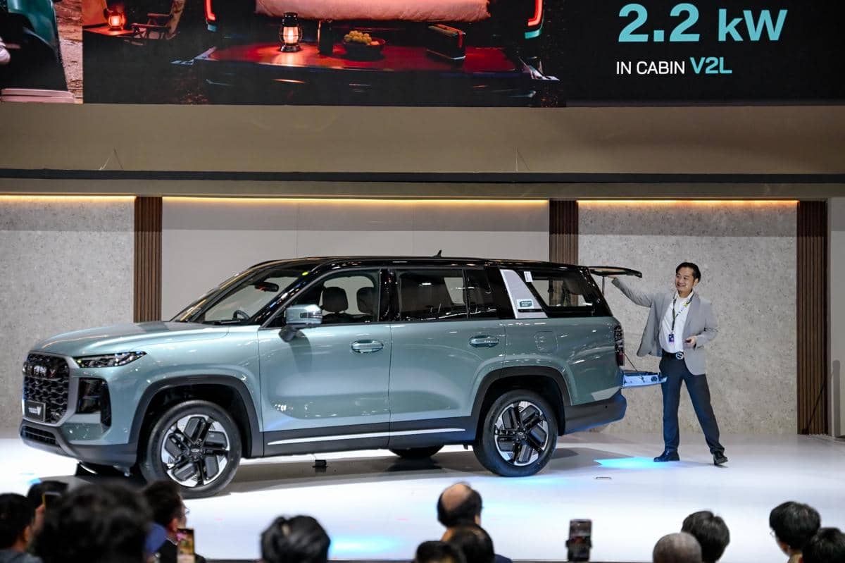 Tampilan SUV Chery Tiggo V yang resmi diperkenalkan, menonjolkan desain eksterior kendaraan tersebut.