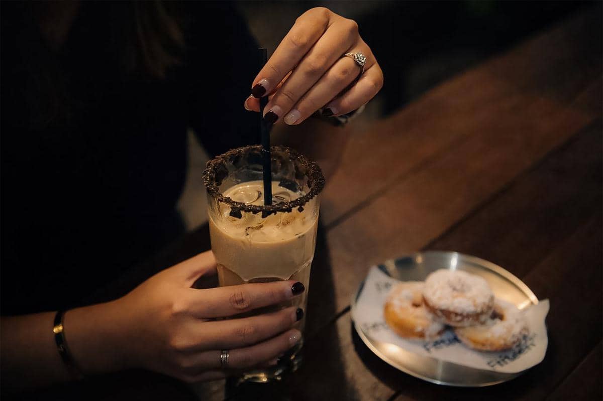 es kopi susu dan donat