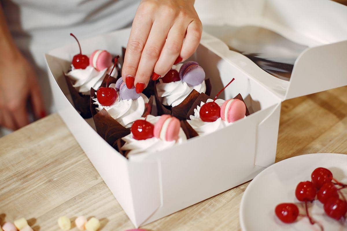 ilustrasi membuat dessert box