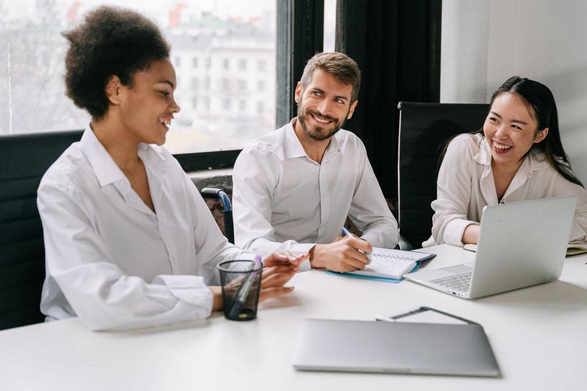5 Cara Sederhana Menjaga Hubungan Baik dengan Rekan Sekantor