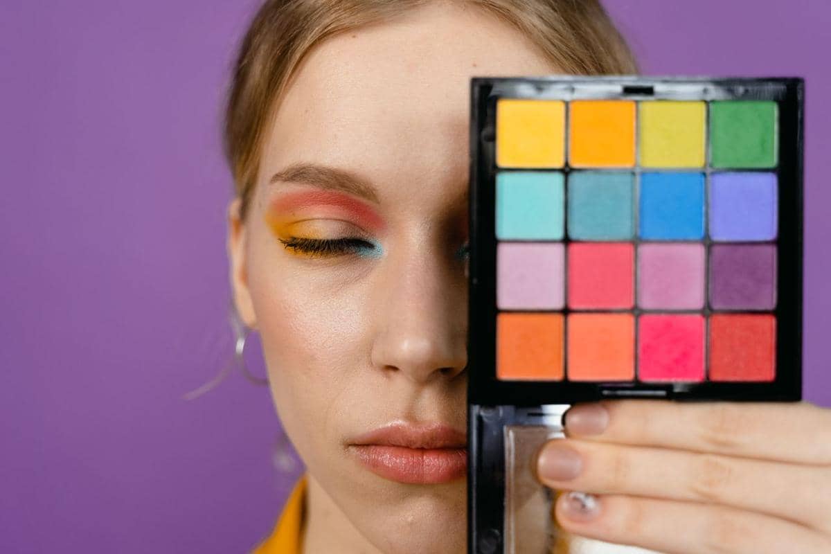4 Rekomendasi Eyeshadow Palette Lokal buat Dandan Centil, Wajib Punya!