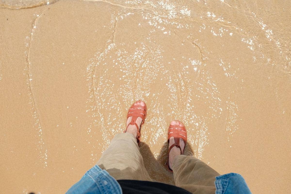 ilustrasi fisherman sandals