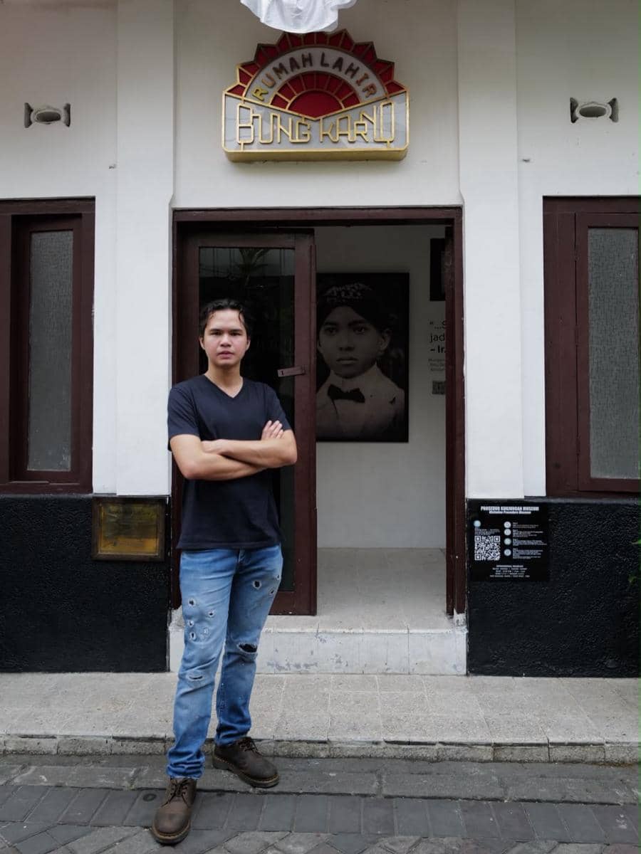 Dul Jaelani saat jalan-jalan di Kota Surabaya