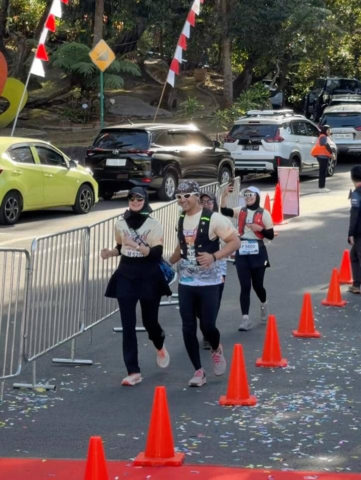 Hengky Kurniawan dan Sonya Fatmala ikut event trail run