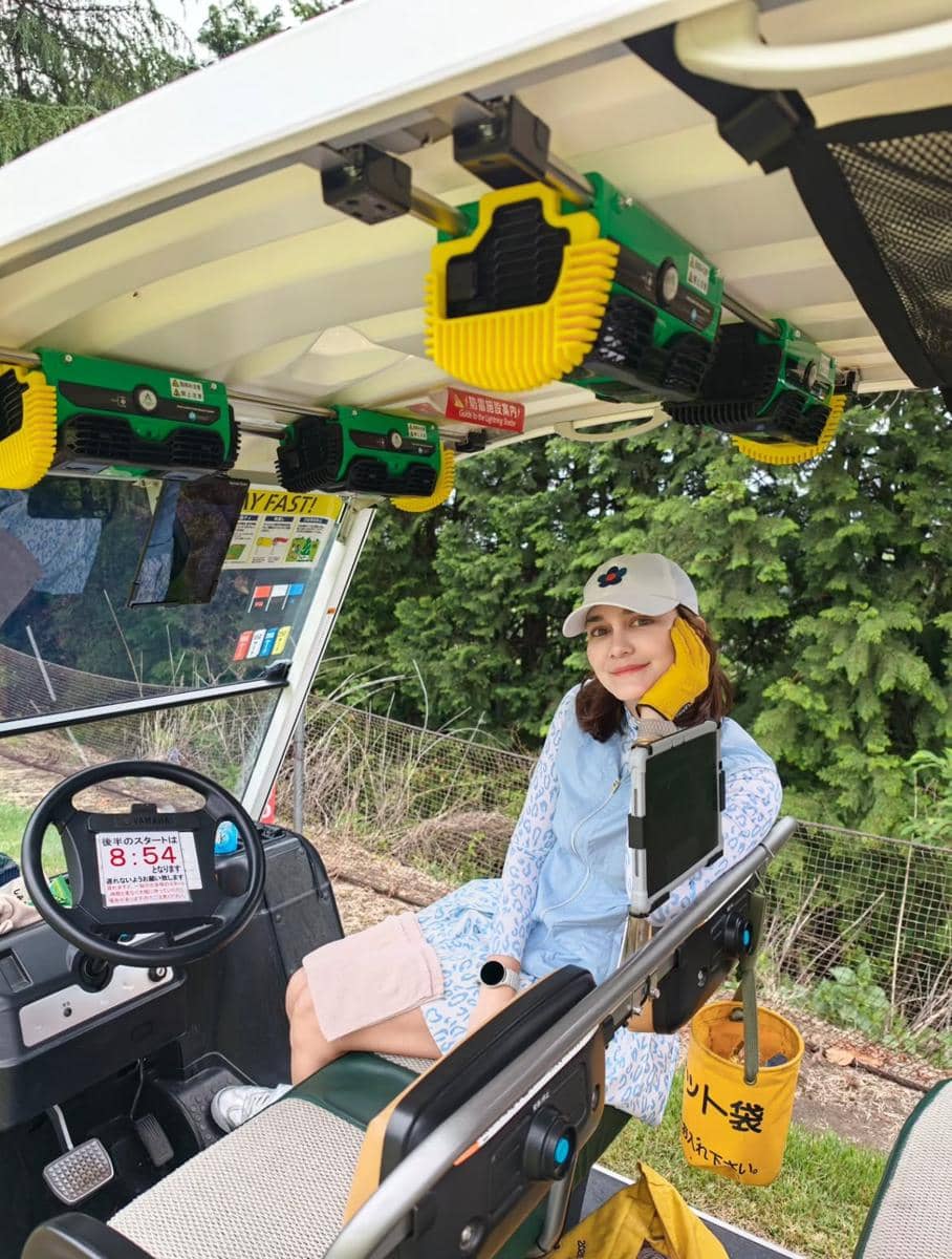 inspirasi OOTD sporty look ala Luna Maya