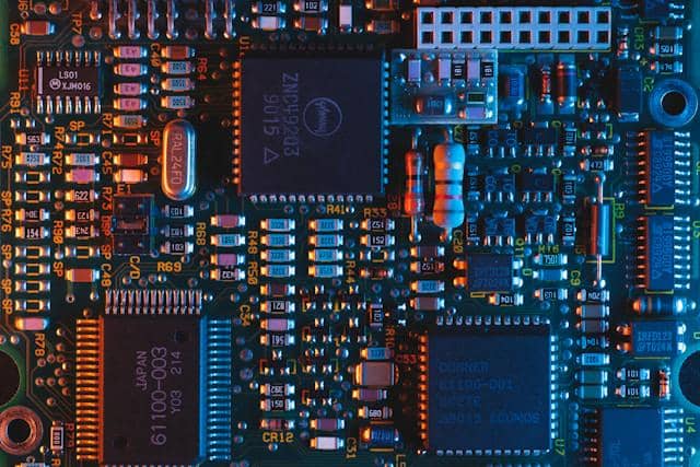 ilustrasi papan sirkuit pada perangkat elektronik