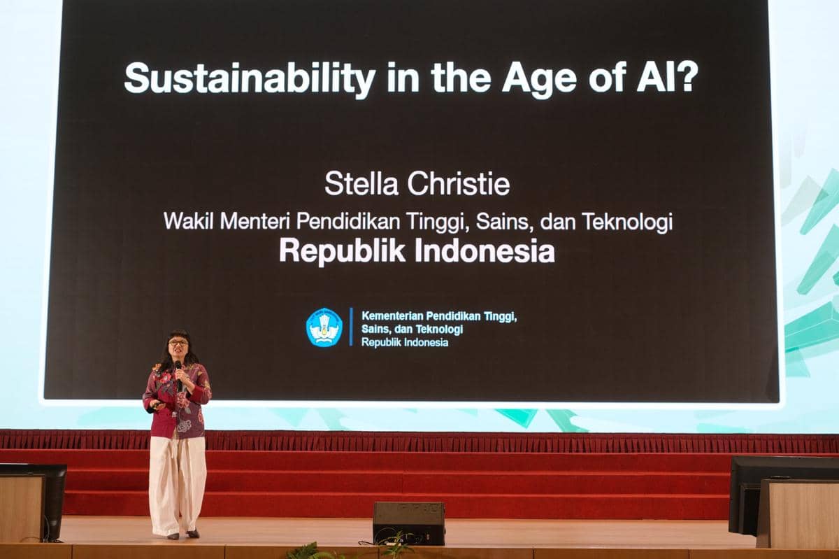 potret Wamen Diktisaintek RI Prof. Stella Christie mengajak generasi muda untuk kritis dalam penggunaan AI