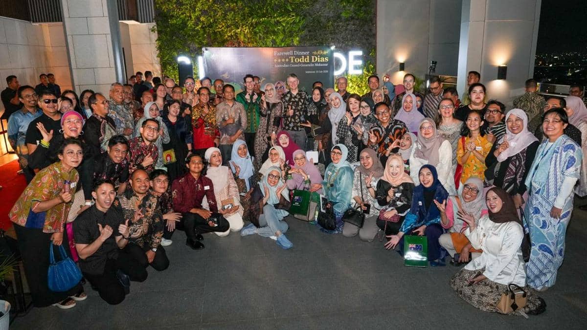Konsul Jendral Australia di Makassar, Todd Dias saat bersama komunitas alumni Australia di Makassar. Dok. Konjen Australia