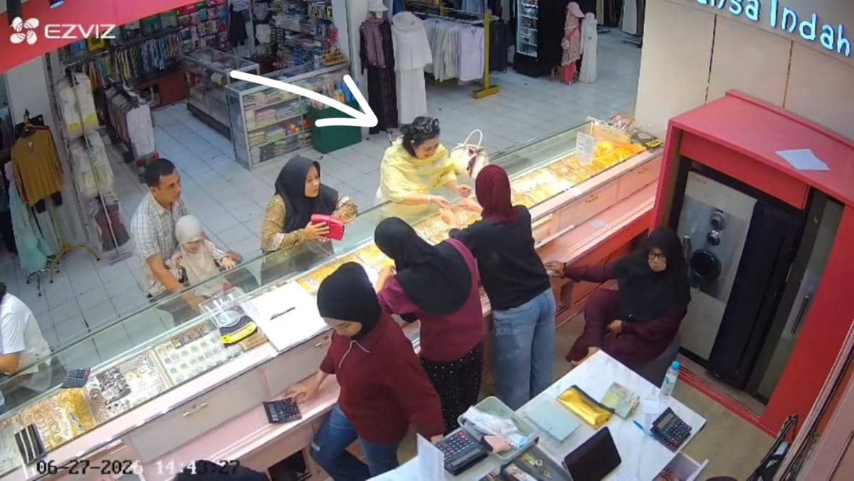 perempuan berinisial AM (49), pelaku pencurian emas di sebuah toko perhiasan di Samarinda, Kalimantan Timur (Kaltim), berakhir di Kota Makas