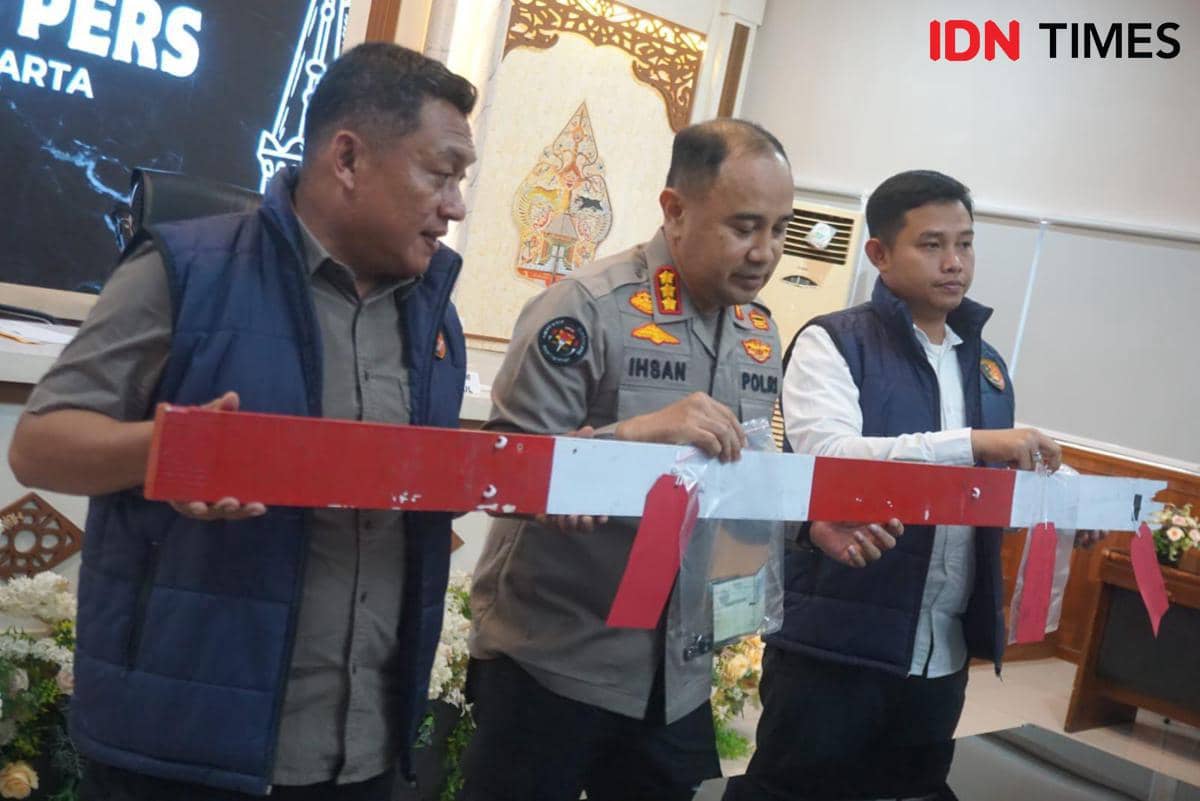 Polda DIY Ungkap Kesamaan Ciri Perusak Perlintasan KA dan Atribut Bendera