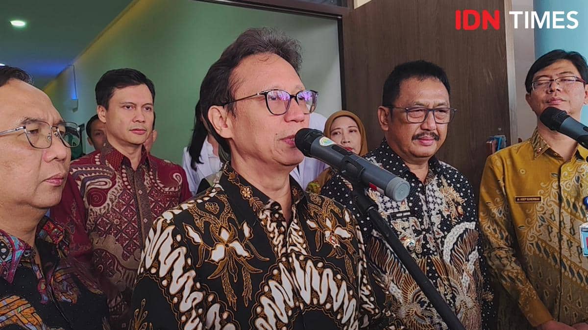 Menkes Ingatkan 3 Bahaya Abu Vulkanik, Imbau Masyarakat Tak Keluar Rumah