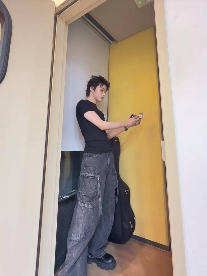 OOTD nonton lomba 17-an ala Hanbin TEMPEST