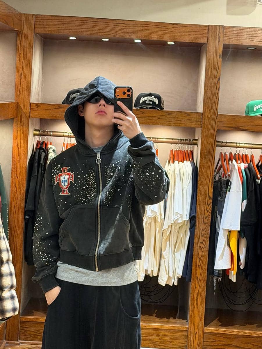 ide OOTD traveling ala Joohoney MONSTA X