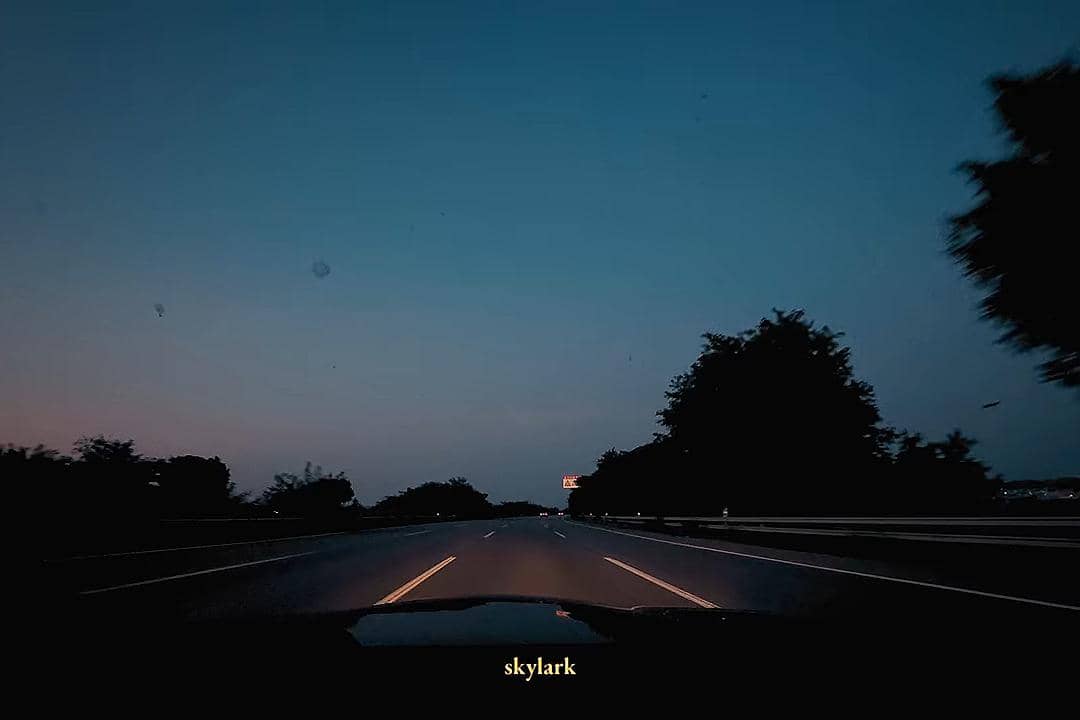 cuplikan video lirik lagu skylark milik wave to earth