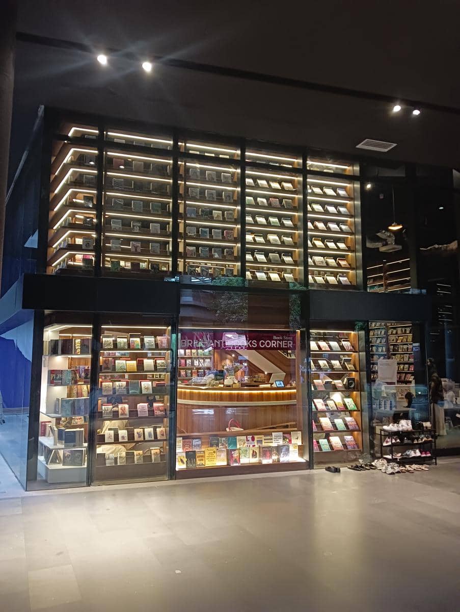 Potret Brilliant Books Corner di GIK UGM