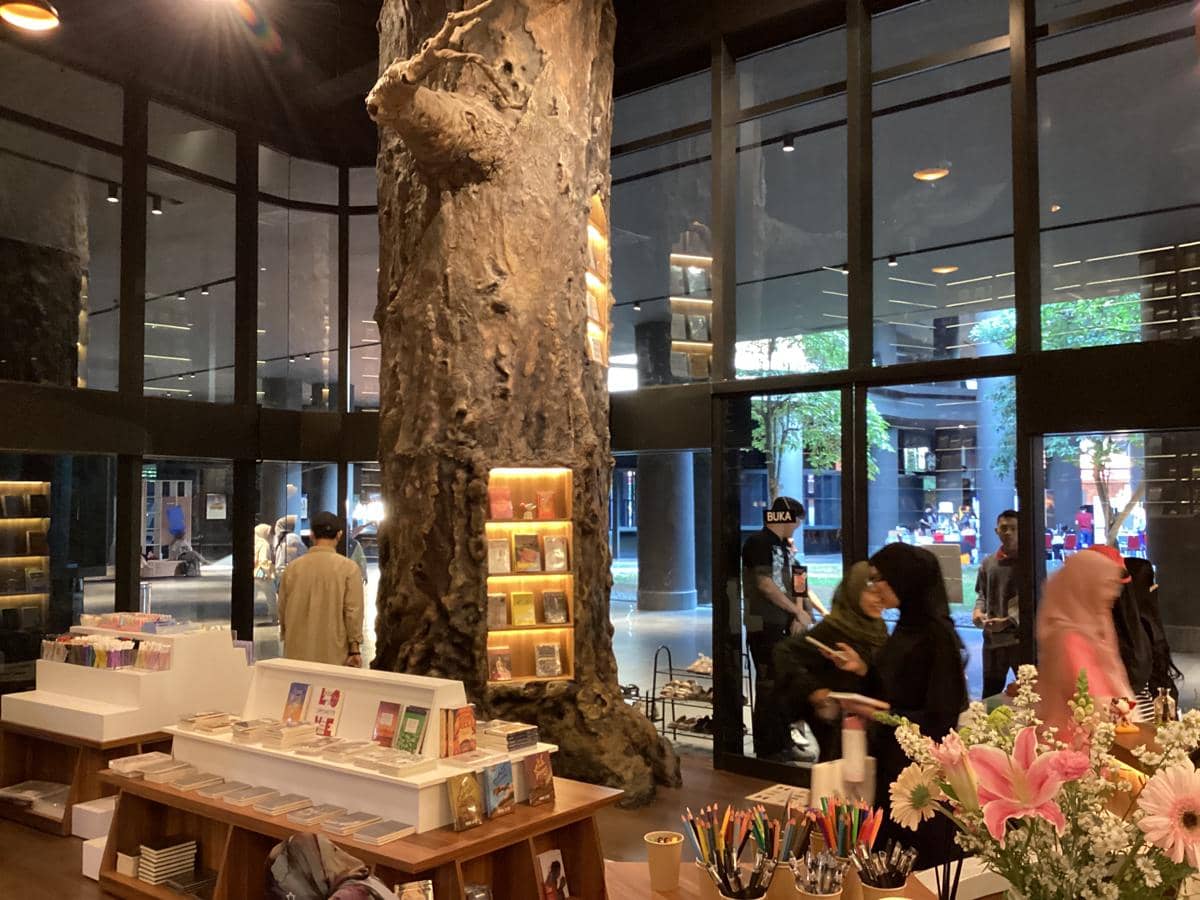 Potret Brilliant Books Corner di GIK UGM