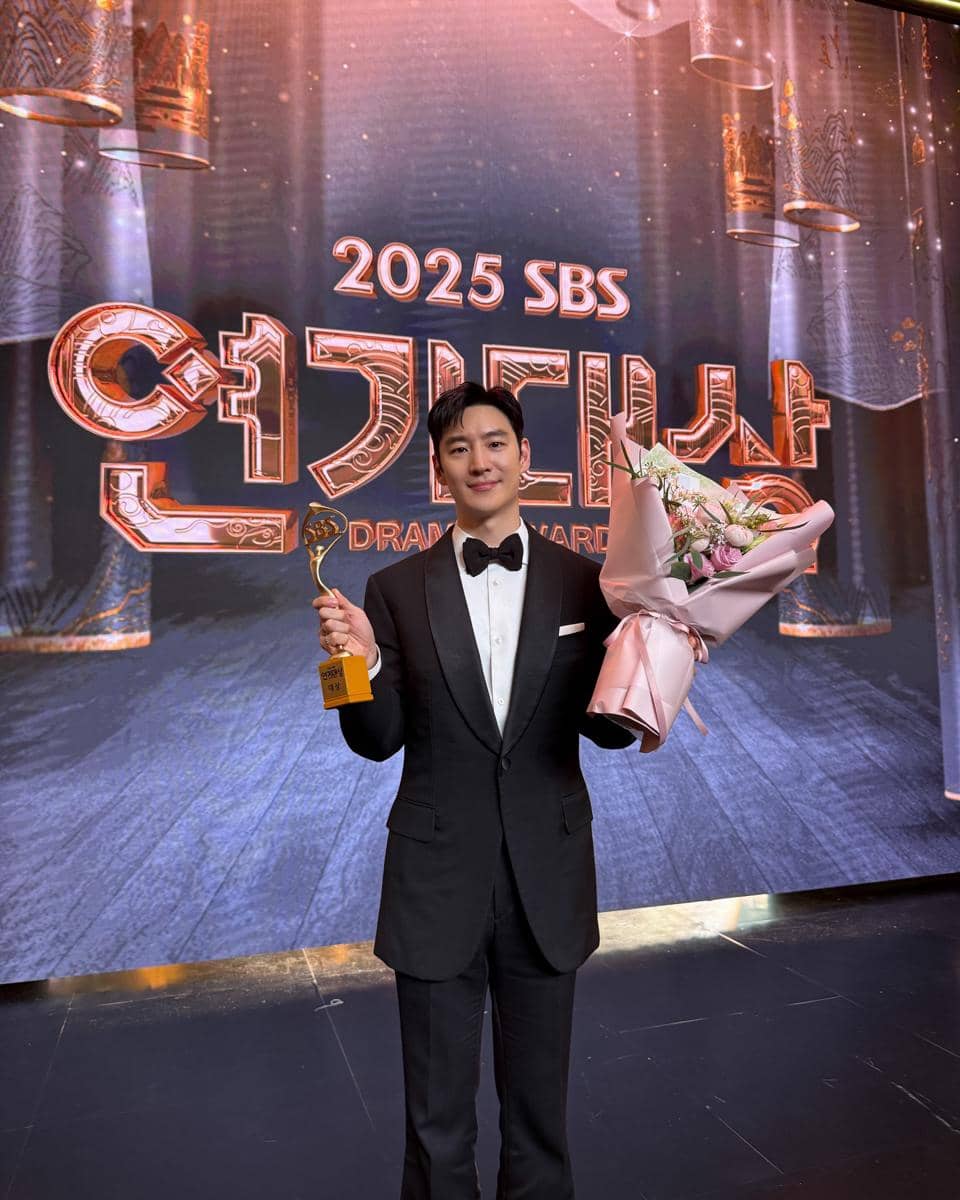 Potret Lee Je Hoon dari unggahan akun Instagram resminya, @leejehoon_official, pada sebuah postingan.