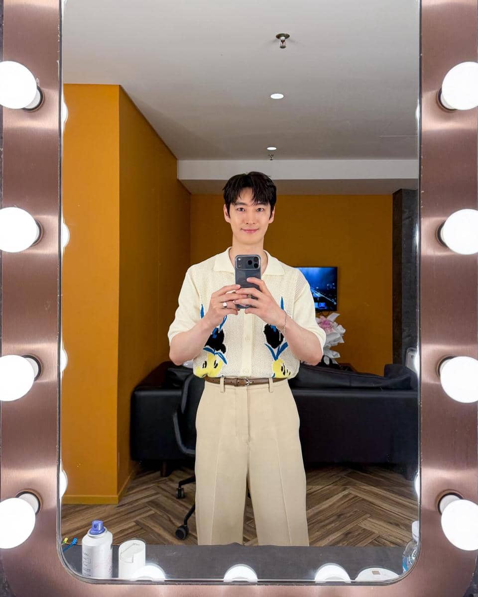 Lee Je Hoon dalam potret yang dibagikan melalui akun Instagram resmi @leejehoon_official miliknya.