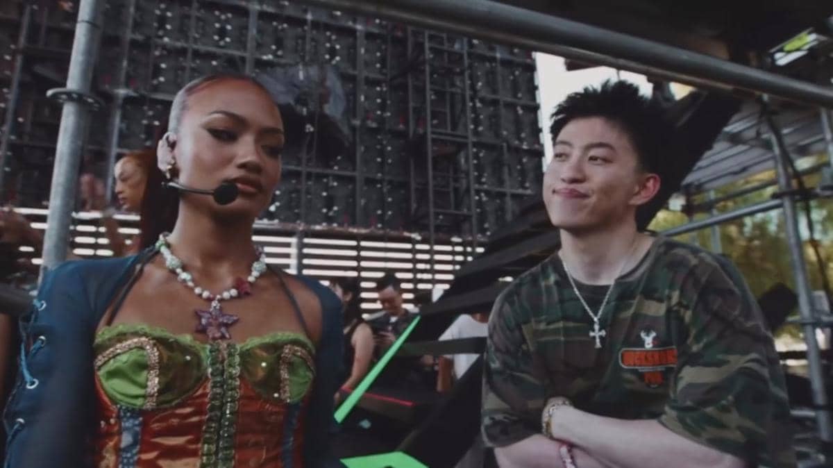 Potret Rich Brian dan Esther no na dalam sebuah unggahan yang dibagikan melalui akun Instagram @brianimanuel.