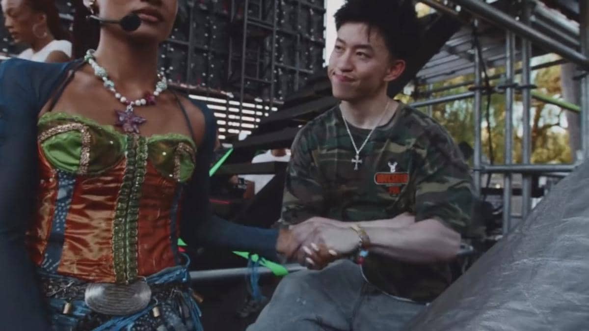 Potret Rich Brian dan Esther No Na dalam unggahan Instagram dari akun brianimanuel pada sebuah momen bersama.