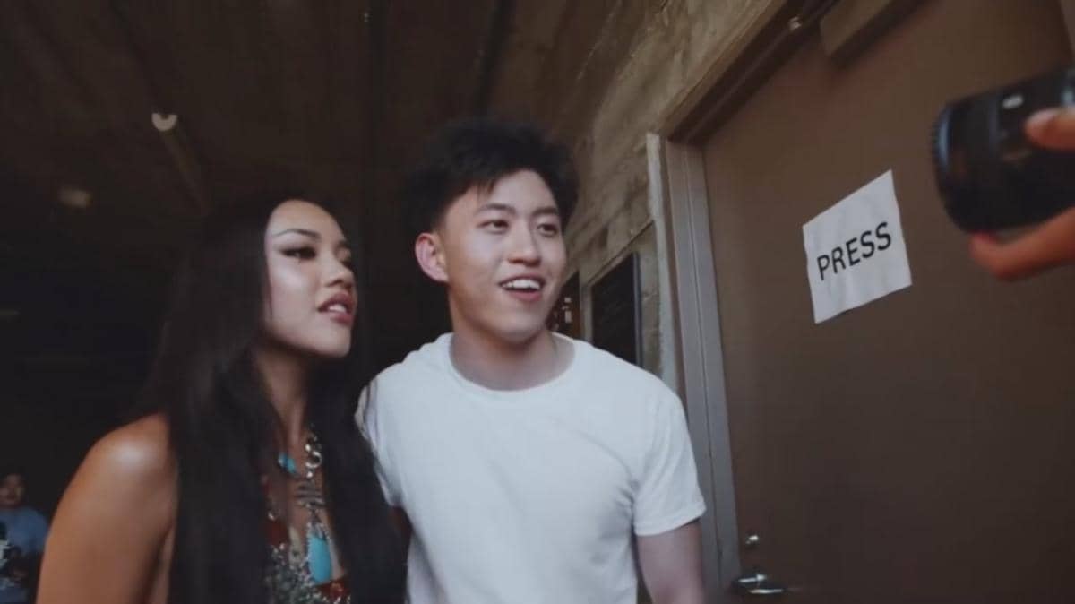 Rich Brian dan Baila no na berpose bersama dalam potret yang diunggah melalui akun Instagram Brian Imanuel.