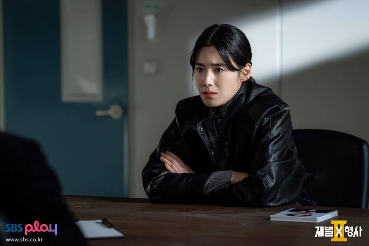Still cut serial Korea Flex X Cop 2 produksi SBS sebagai materi promosi yang menyertai informasi tentang drama tersebut.