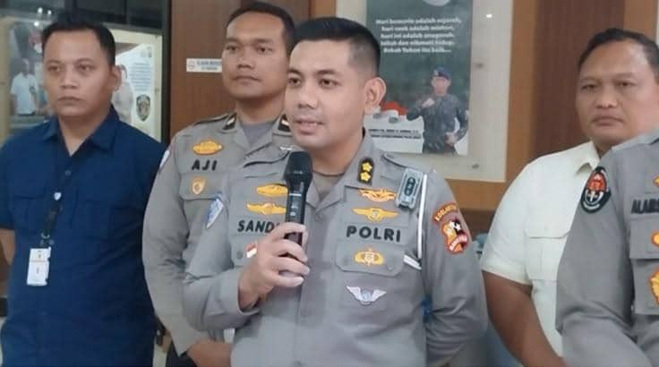AKBP Sandhi Wiedyanoe, Kepala Tim TAA Korlantas Polri, berbicara dalam konferensi pers di Polda Sulawesi Utara.