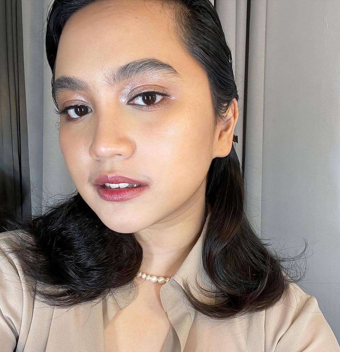 inspirasi makeup ngantor ala Rachel Amanda