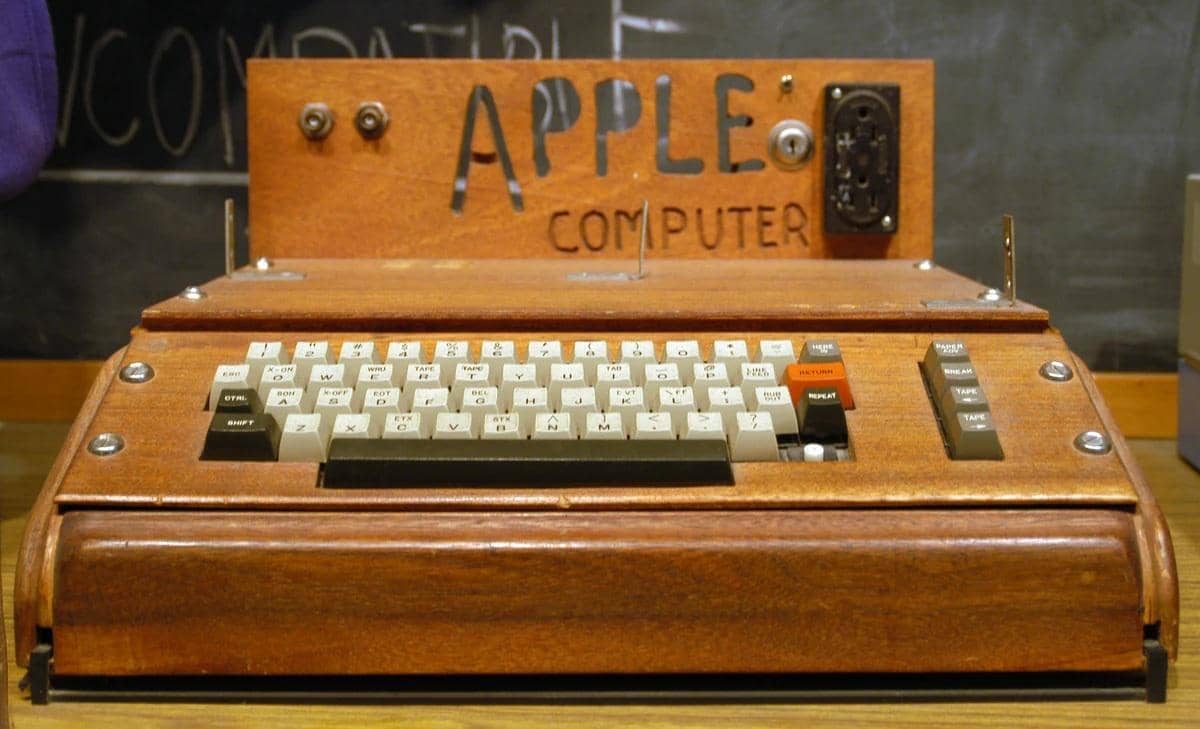 Apple_I_Computer_at_Smithsonian.jpg