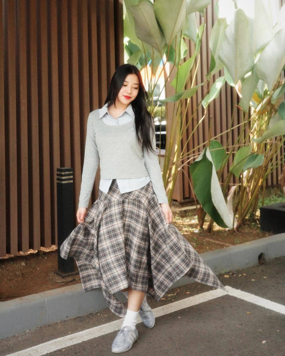 padu padan OOTD feminin minimalis Anggis Devaki
