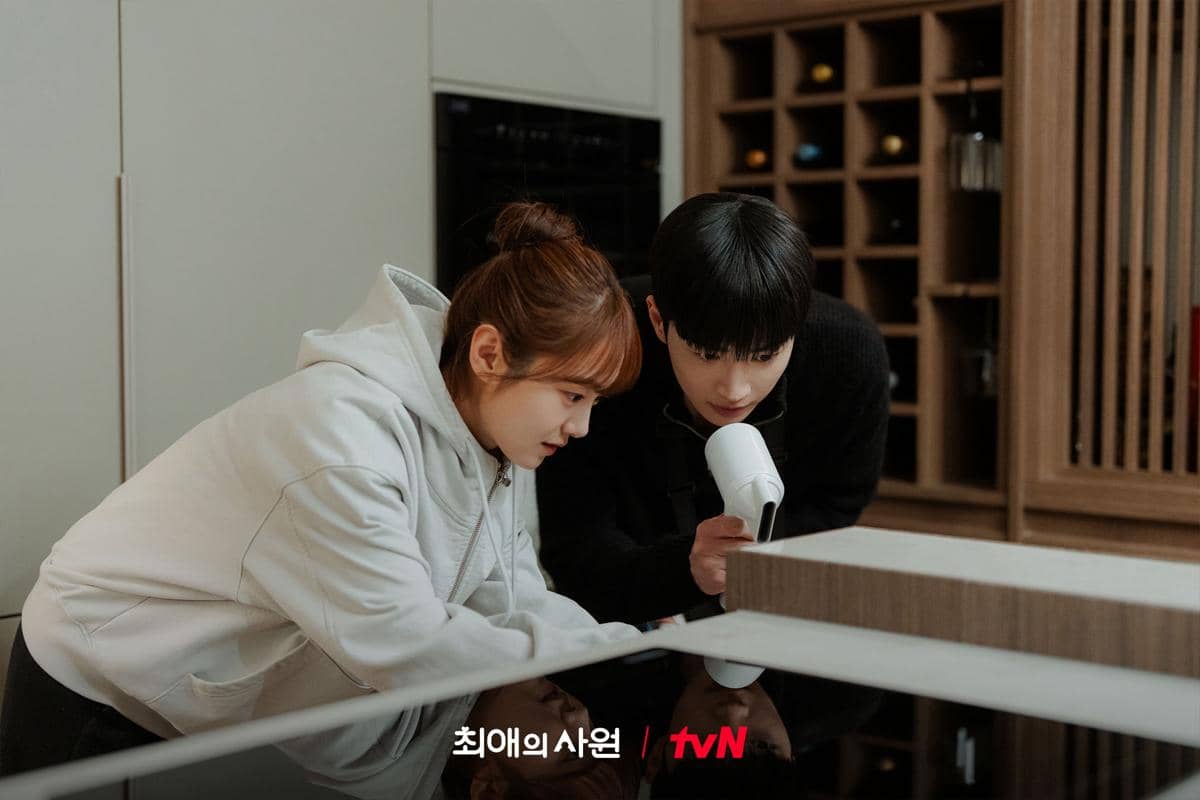Potongan adegan drama My Bias My Boss yang dibagikan melalui akun Instagram tvN Drama sebagai materi promosi serial.