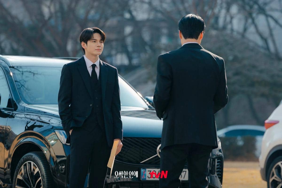 Kolase still cut drama Korea Spooky in Love produksi tvN yang memuat beberapa adegan dari serial tersebut.