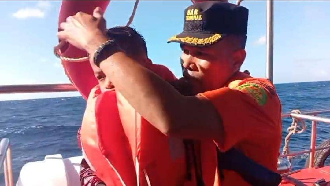 Basarnas Kerahkan Kapal dan Helikopter Evakuasi Penumpang KMP Putri Yasmin