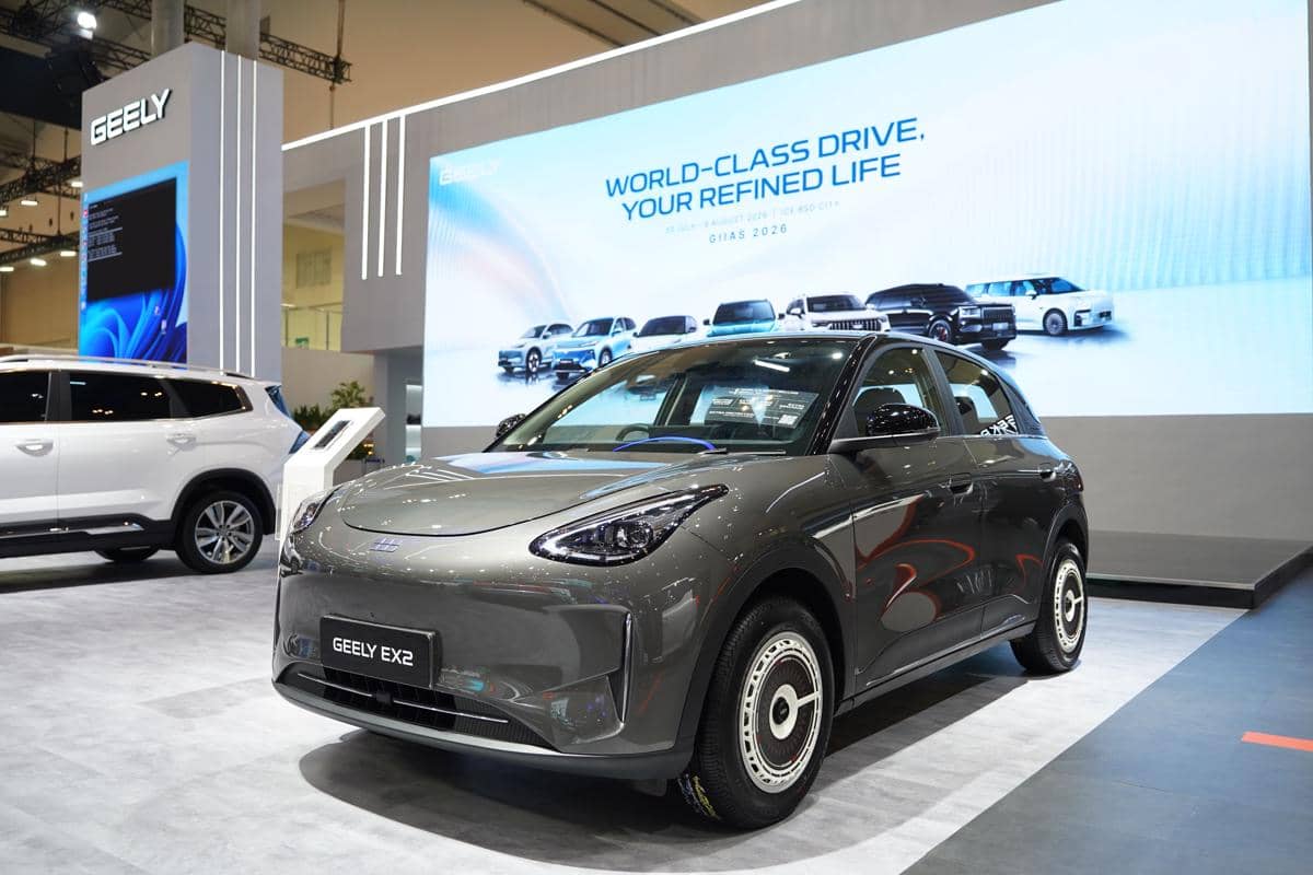 Mobil Geely EX2 dipamerkan di area pameran GIIAS 2026 sebagai salah satu kendaraan yang diperkenalkan Geely.