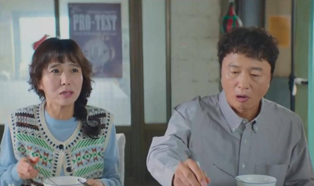 Jeon Bae Su dan Seo Jung Yeon di Our Sticky Love