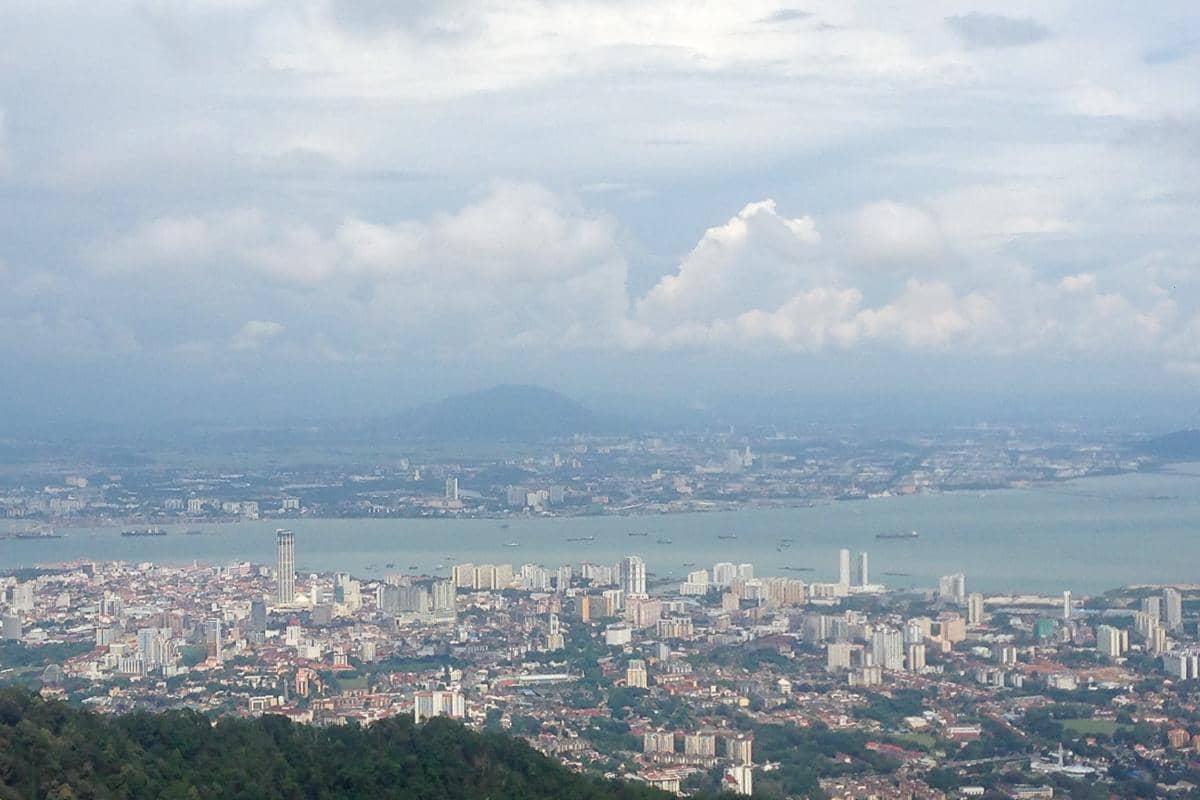 ilustrasi pemandangan dari Penang Hill