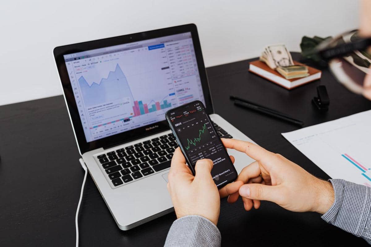 ilustrasi investasi saham