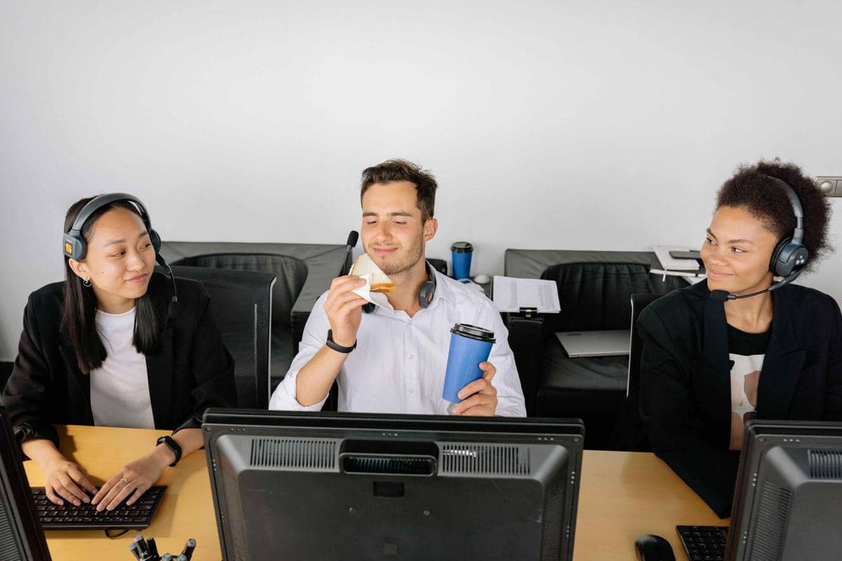 5 Kebiasaan di Kantor yang Sering Dianggap Normal, tapi Bikin Capek