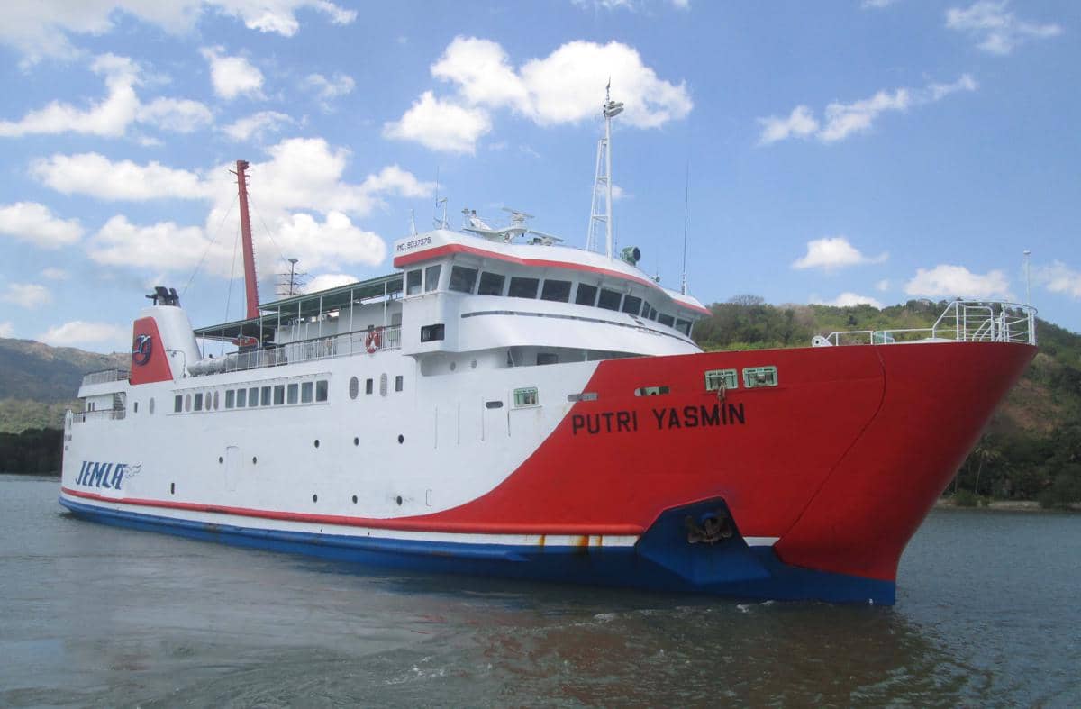[BREAKING] KMP Putri Yasmin Rute Bali - Lombok Terbakar di Tengah Laut