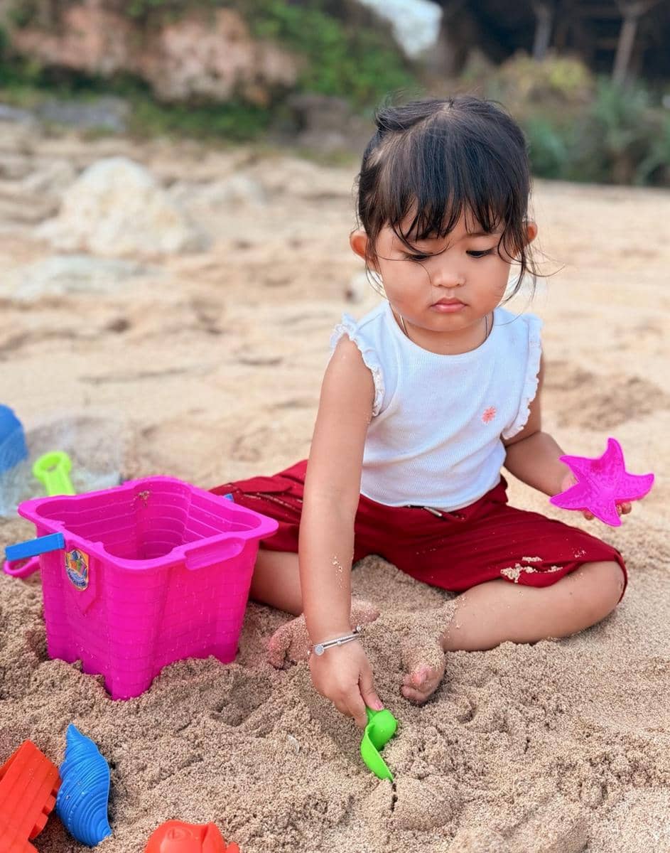 Cunda anak Denny Caknan camping di tepi sungai