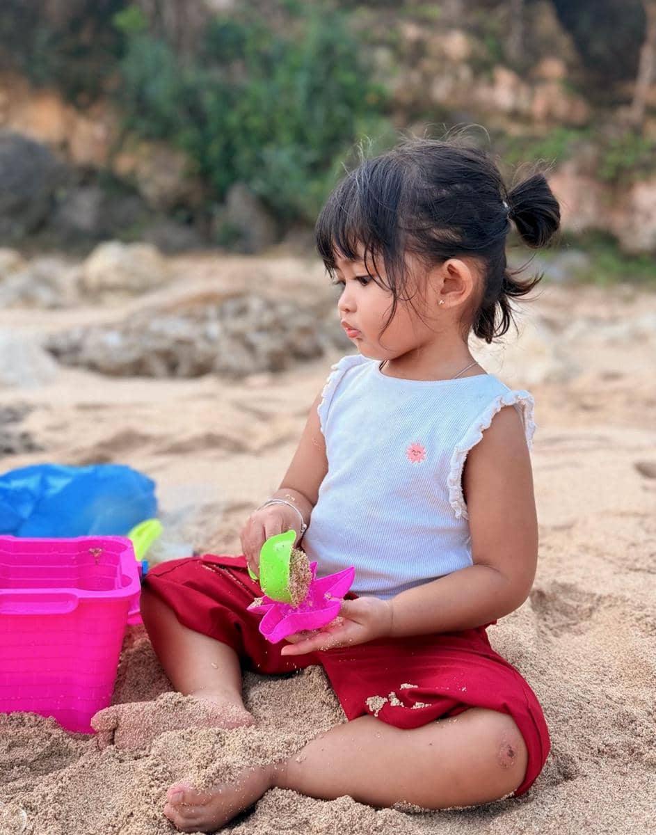 Cunda anak Denny Caknan camping di tepi sungai